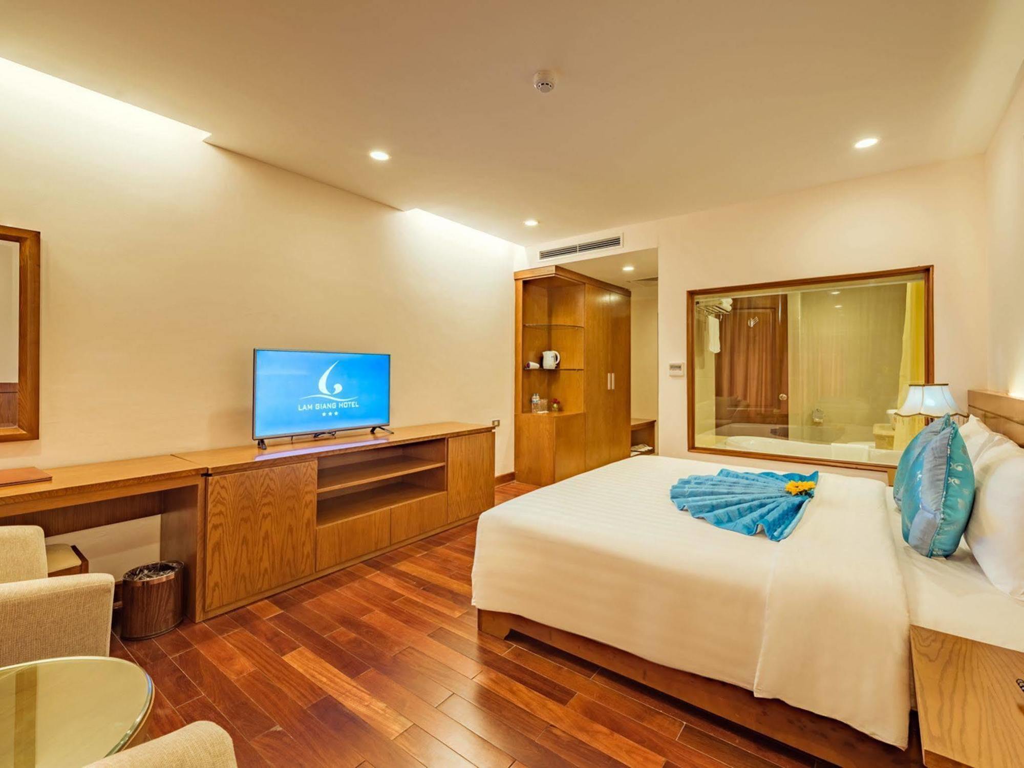 Lam Giang Hotel Vinh Exterior photo