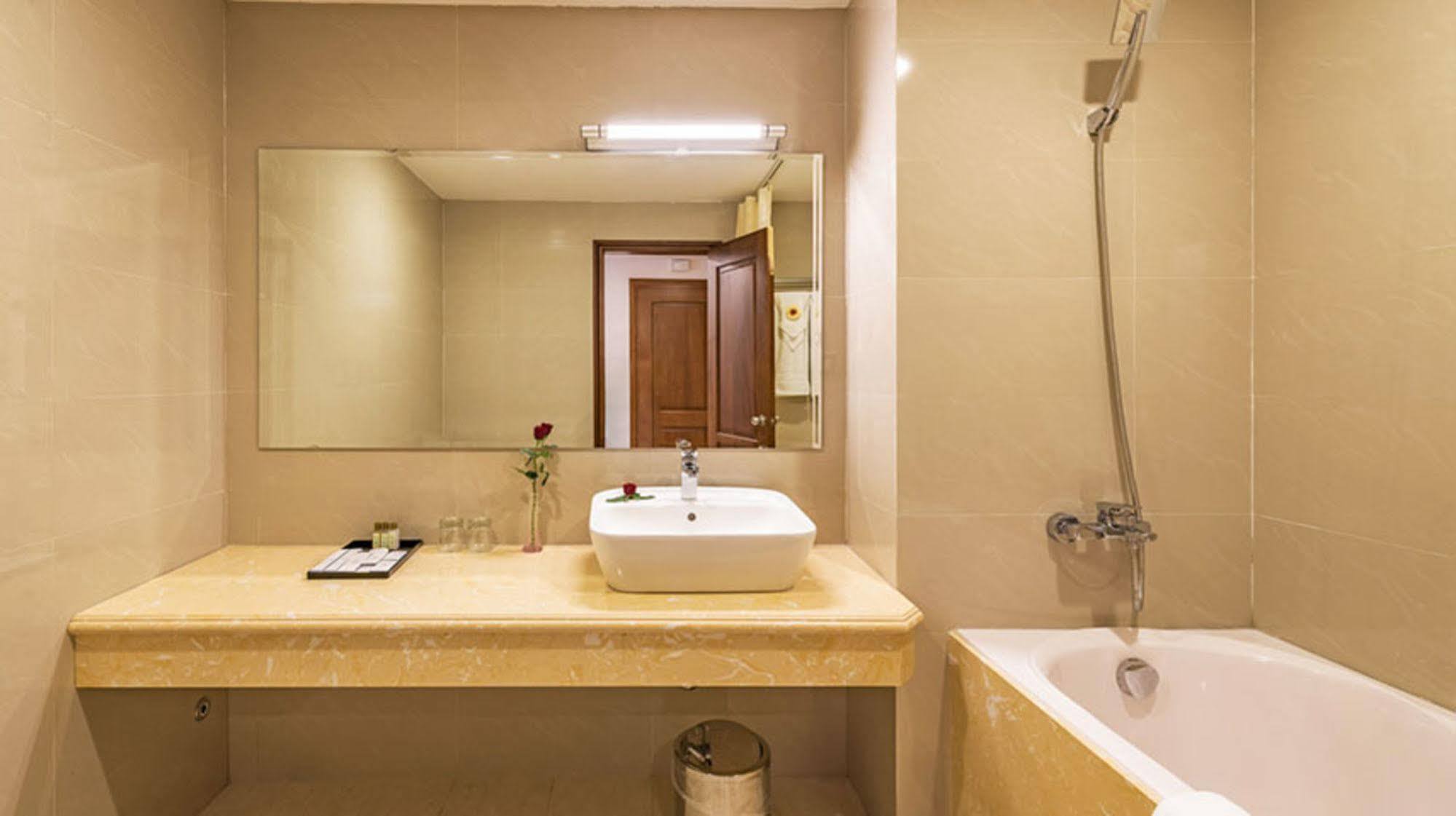 Lam Giang Hotel Vinh Exterior photo